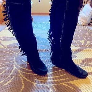 Minnetonka black boots.